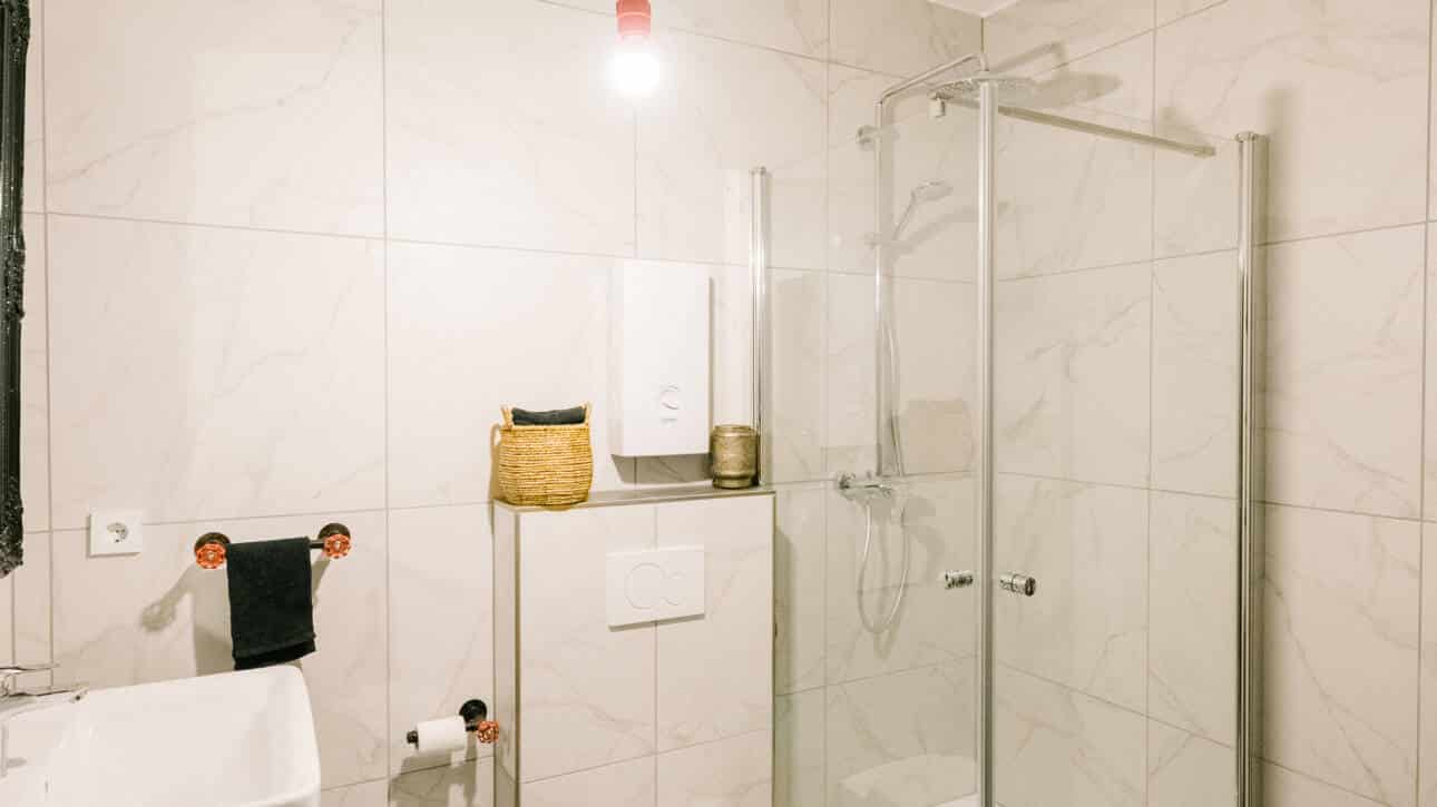 Badezimmer mit Dusche im Fotostudio Bonn und Köln