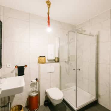 Badezimmer mit Dusche im Fotostudio Bonn und Köln